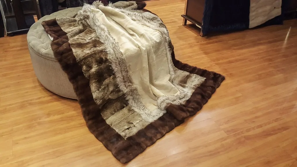 manta de piel transformada de abrigos antiguos